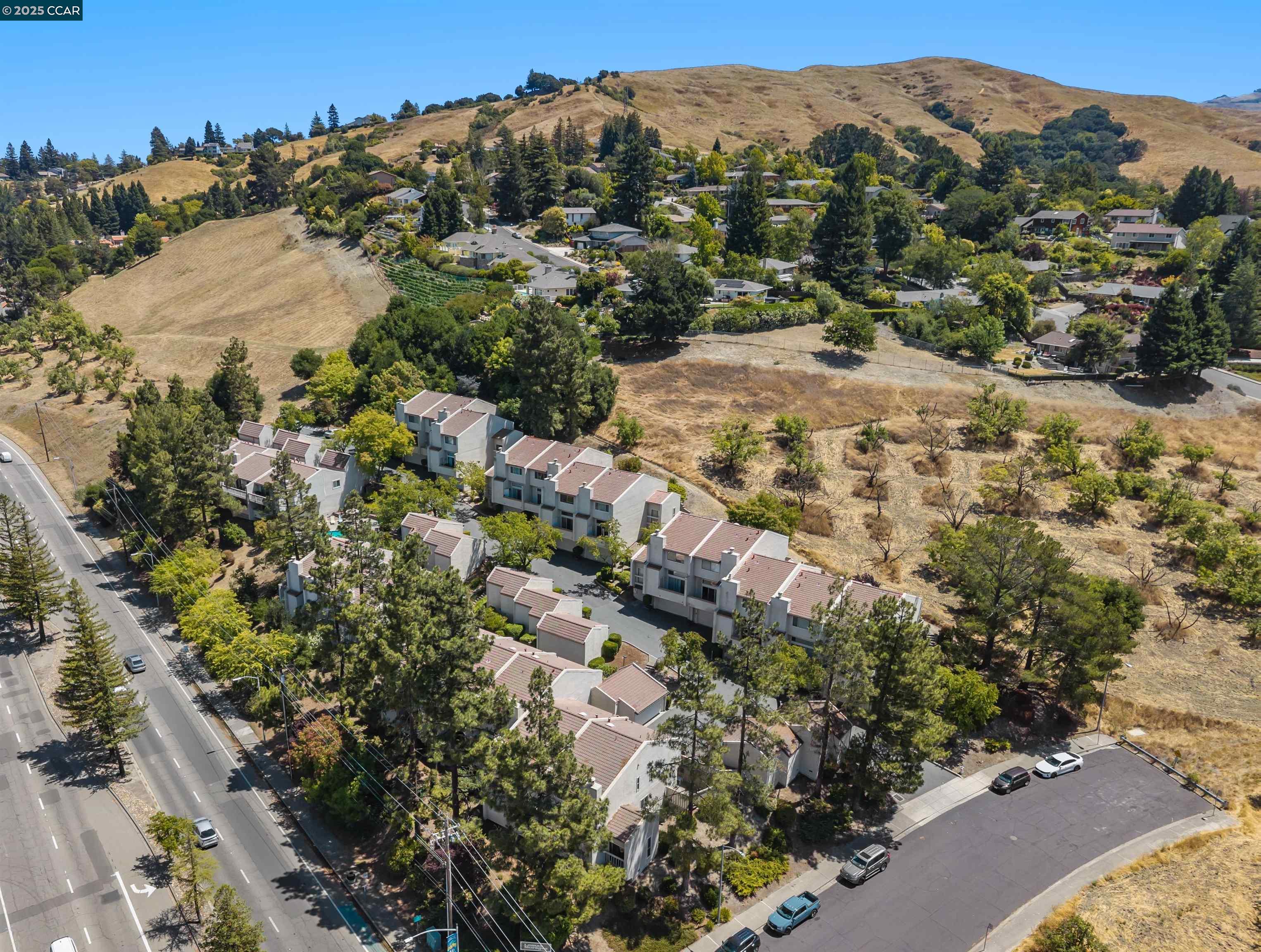 1541 Moraga way
