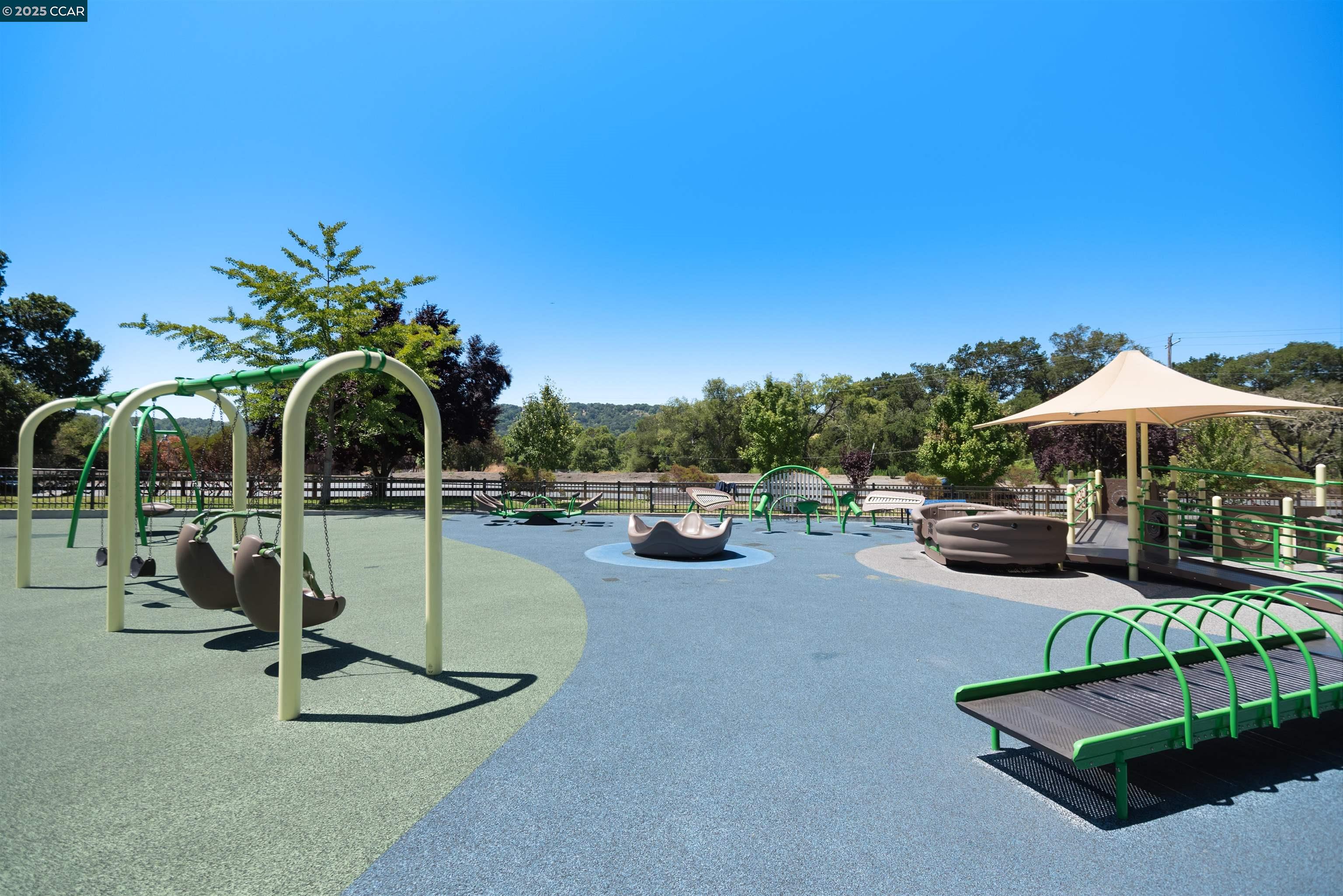 1541 Moraga way