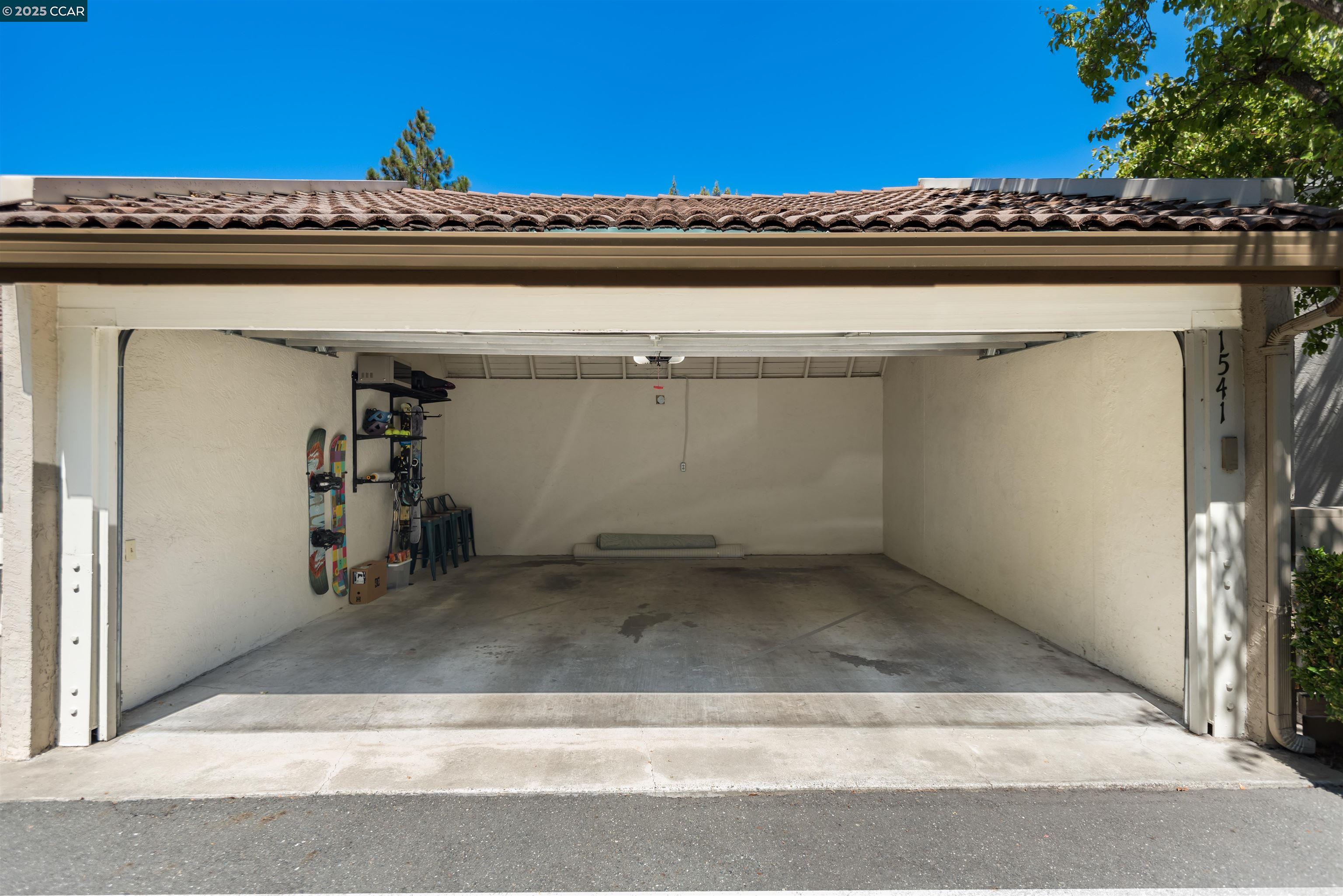 1541 Moraga way
