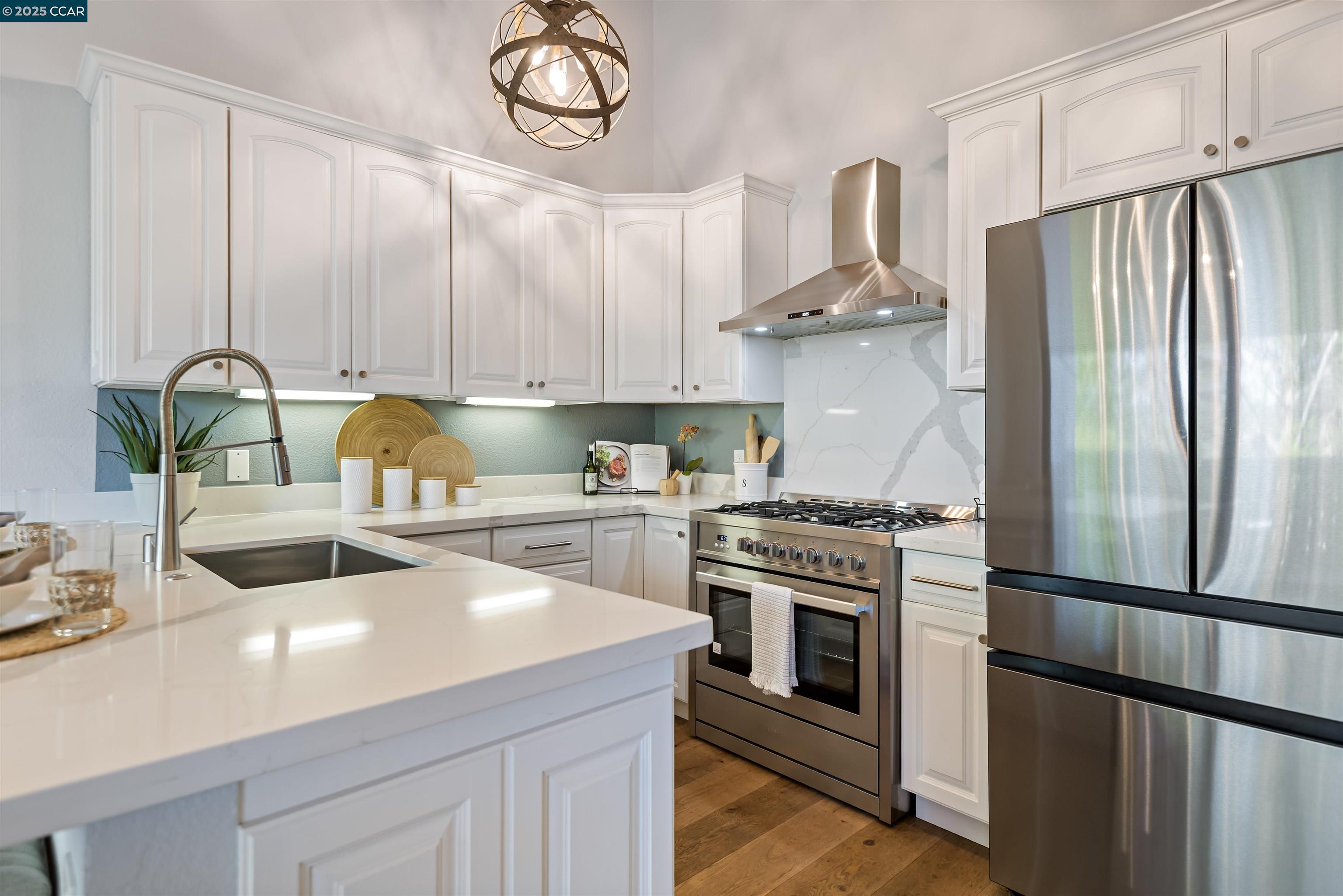 1541 Moraga way