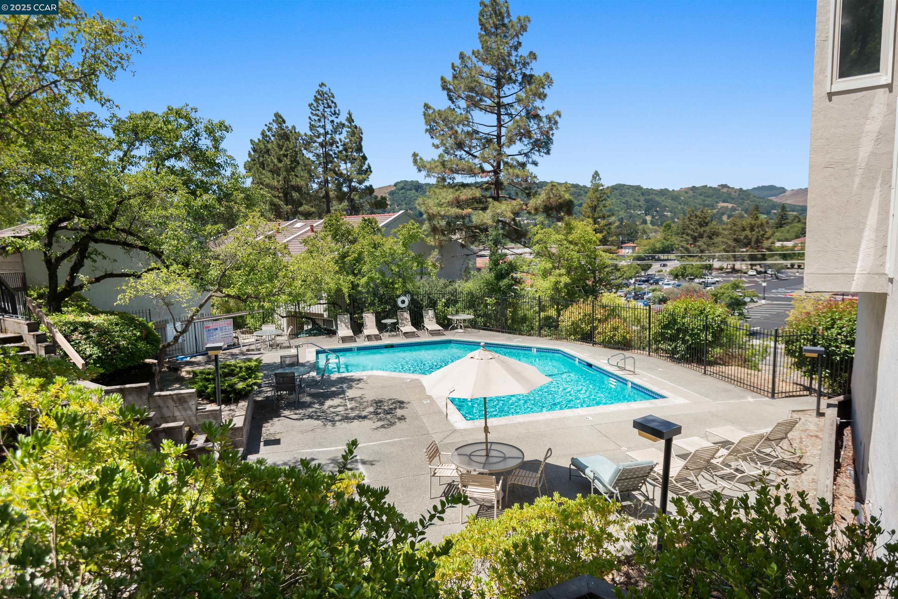 1541 Moraga way