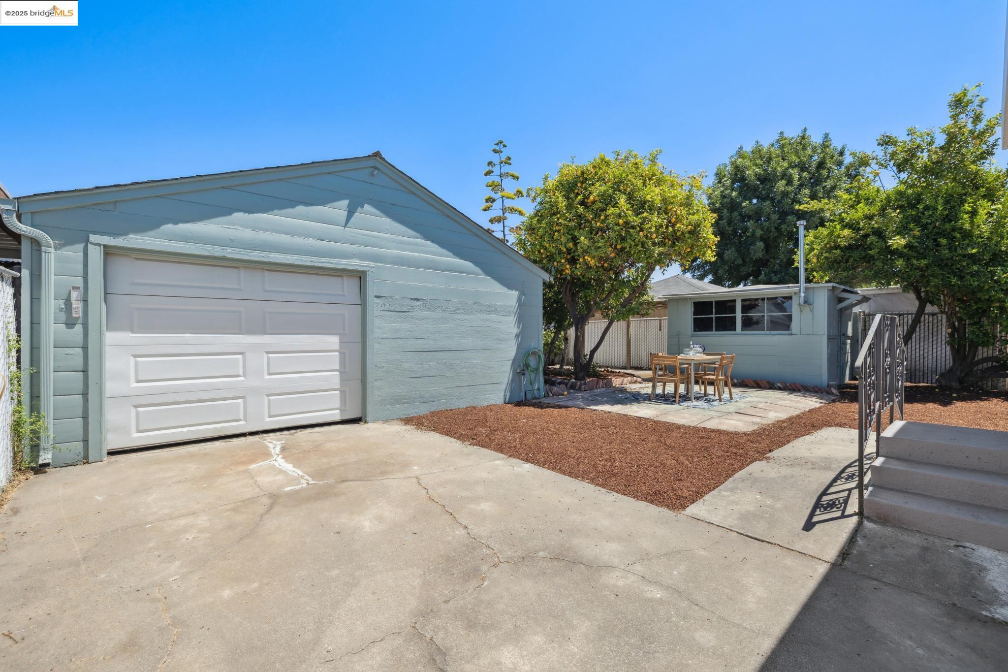 11026 Robledo Dr, Oakland