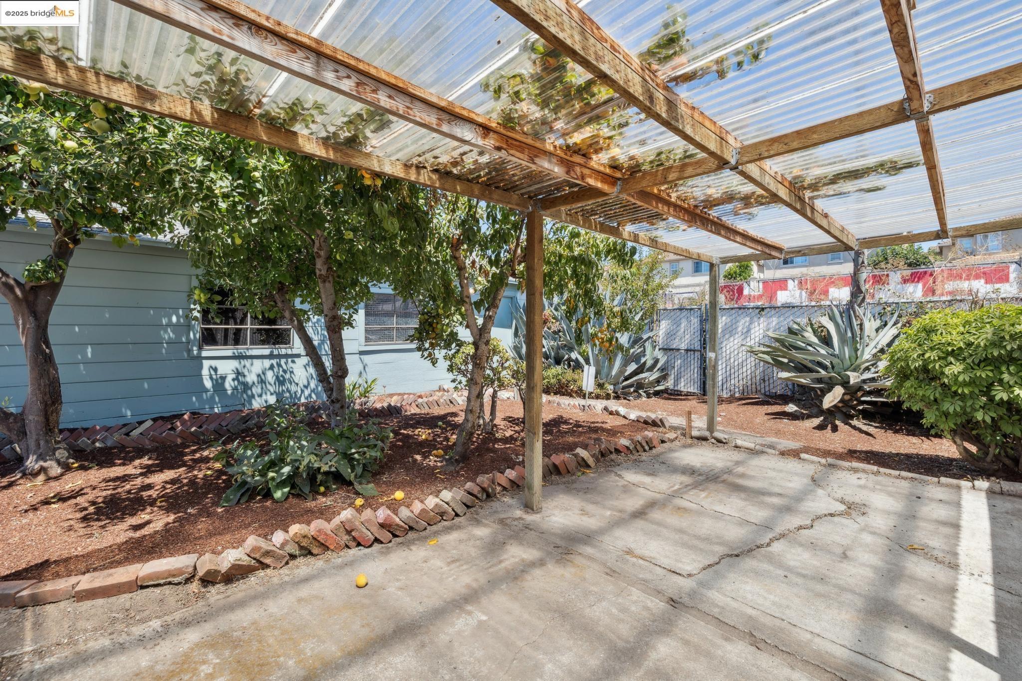 11026 Robledo Dr, Oakland