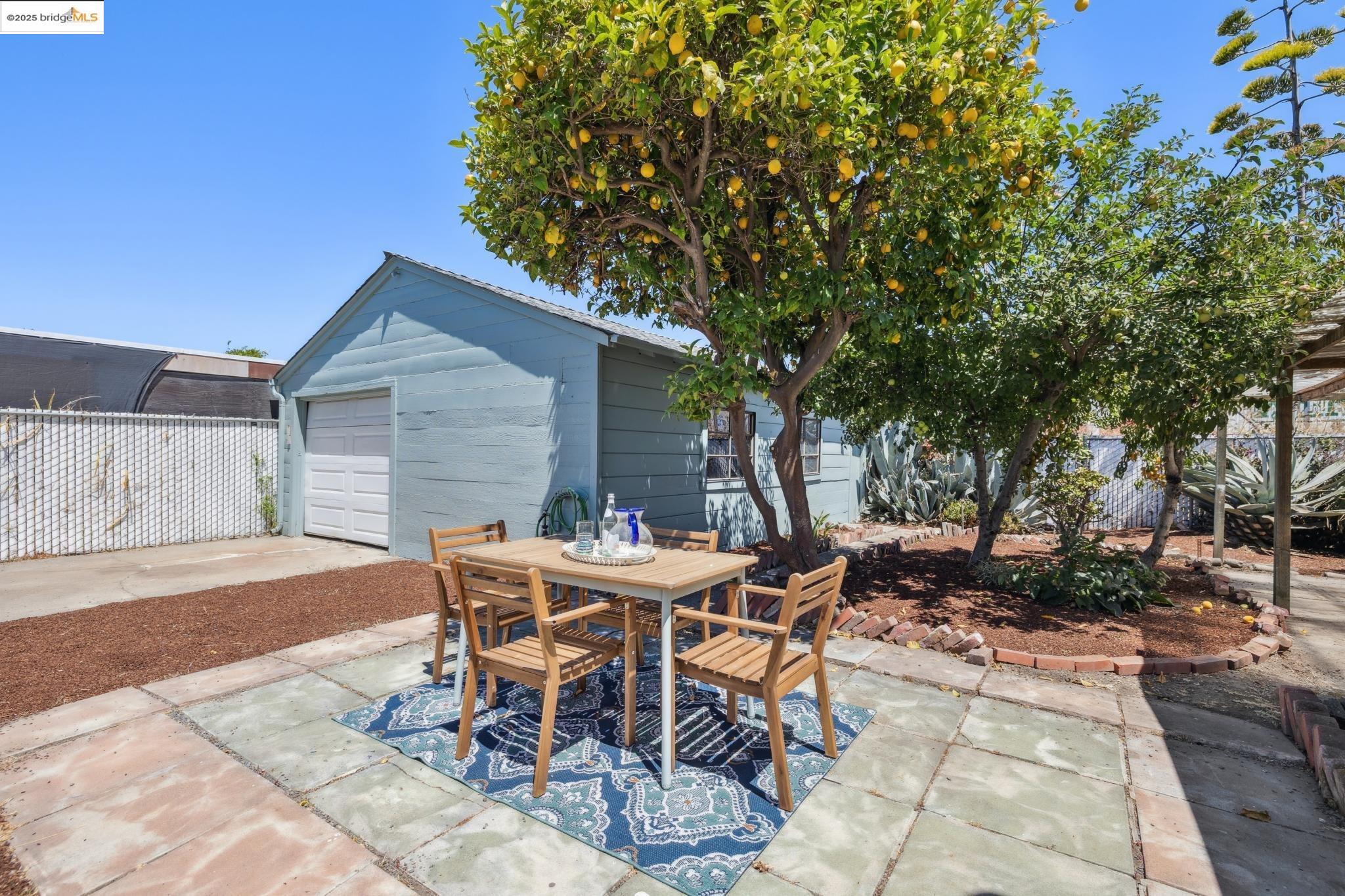 11026 Robledo Dr, Oakland