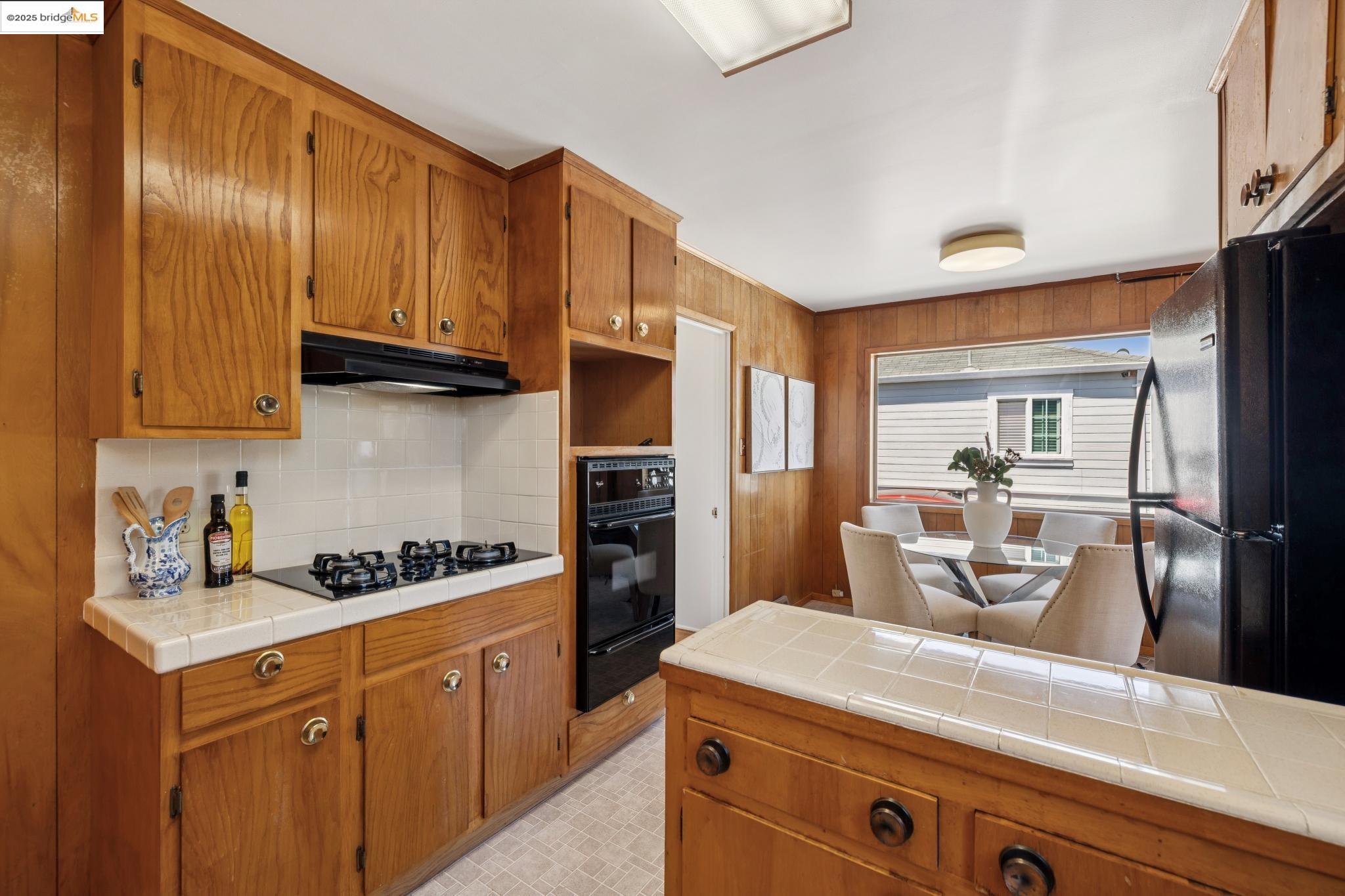 11026 Robledo Dr, Oakland