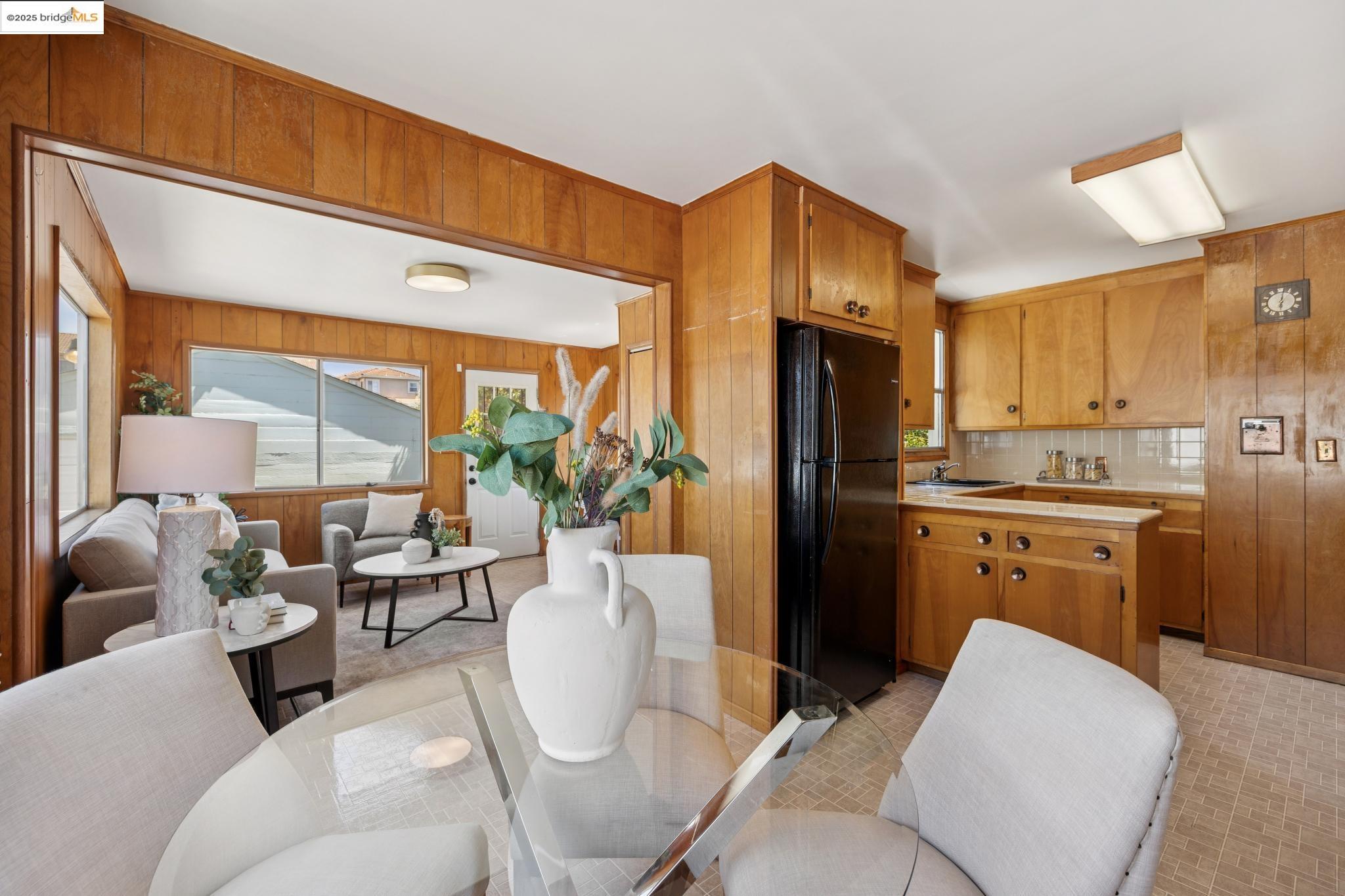 11026 Robledo Dr, Oakland
