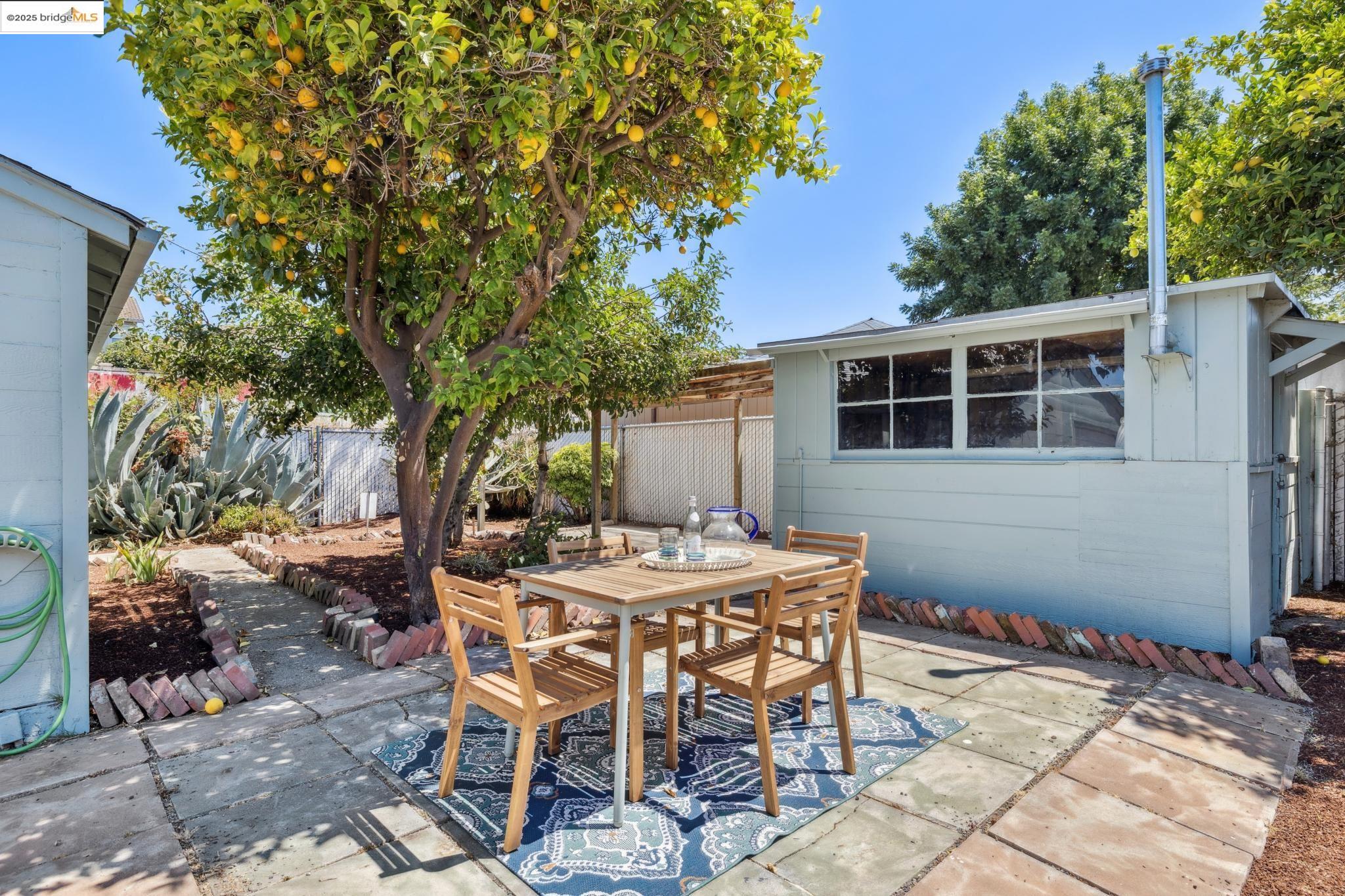 11026 Robledo Dr, Oakland