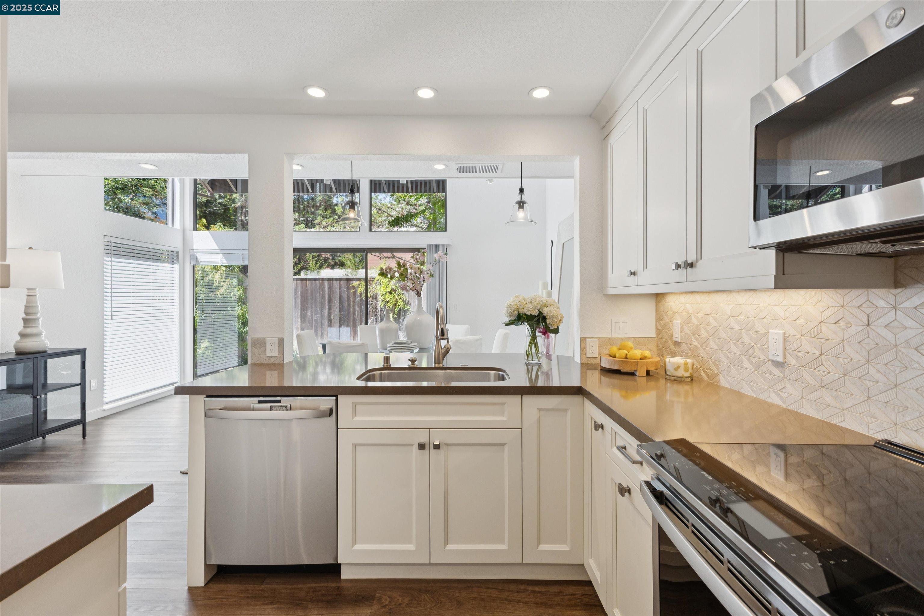 7 Songbird Ct