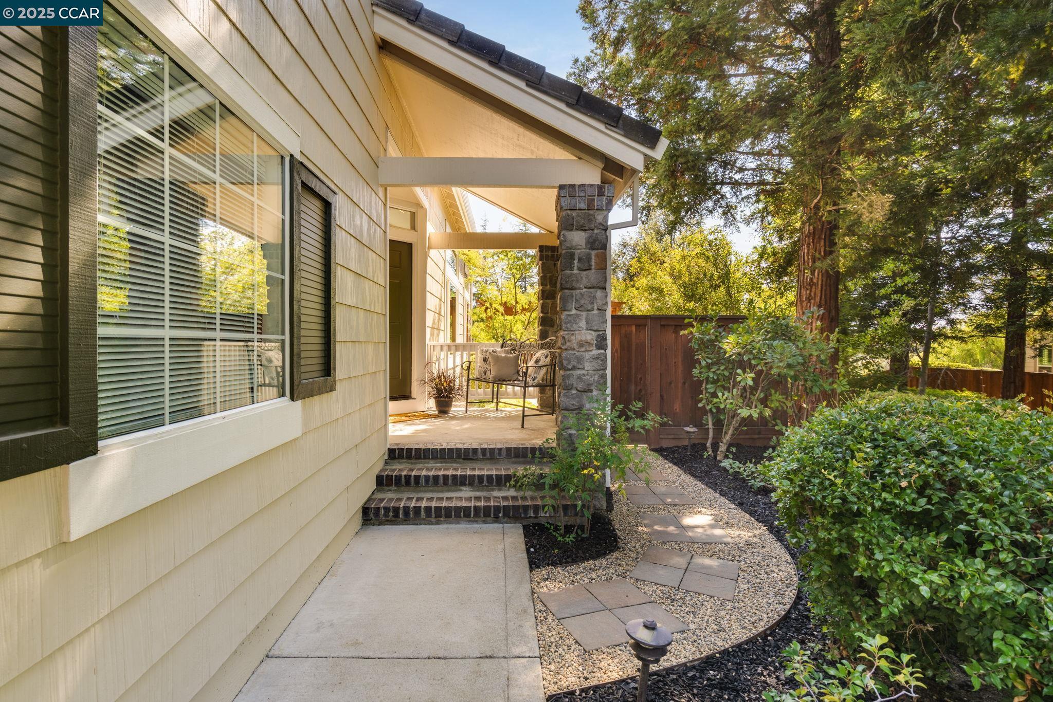 931 Arrowhead Ter