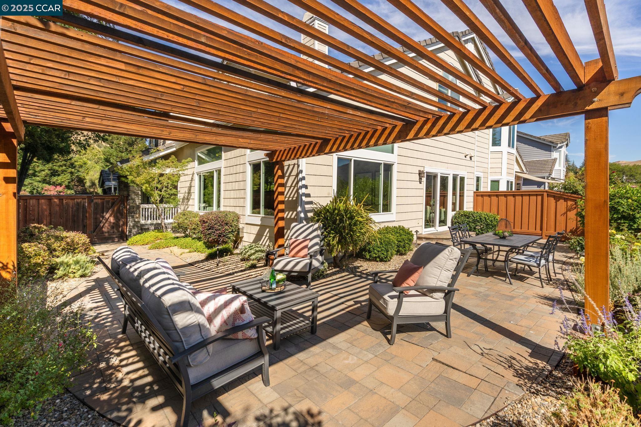 931 Arrowhead Ter