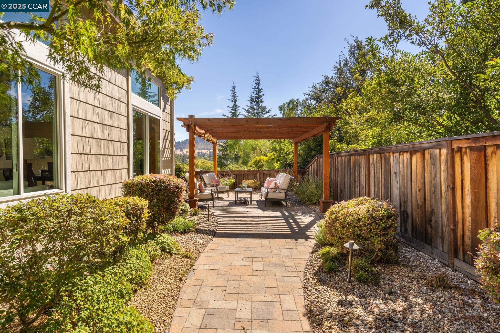 931 Arrowhead Ter