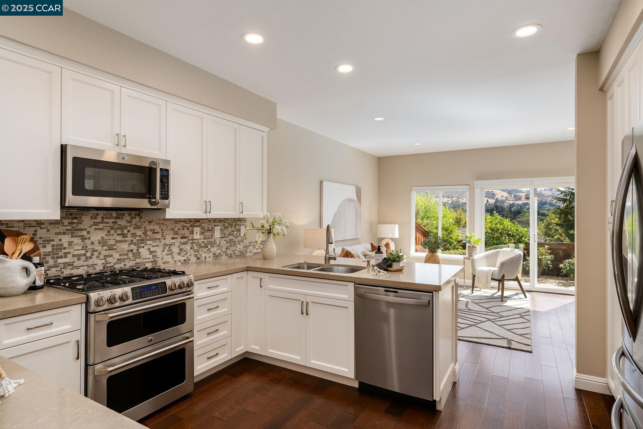 931 Arrowhead Ter