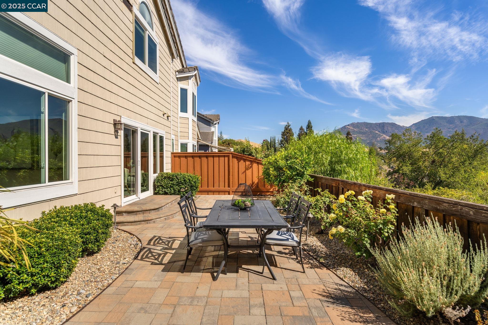 931 Arrowhead Ter