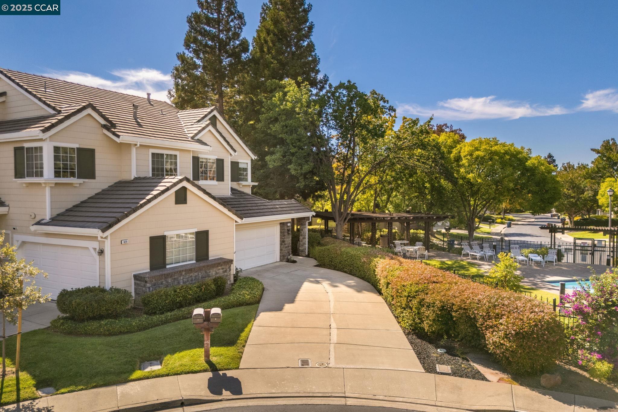 931 Arrowhead Ter