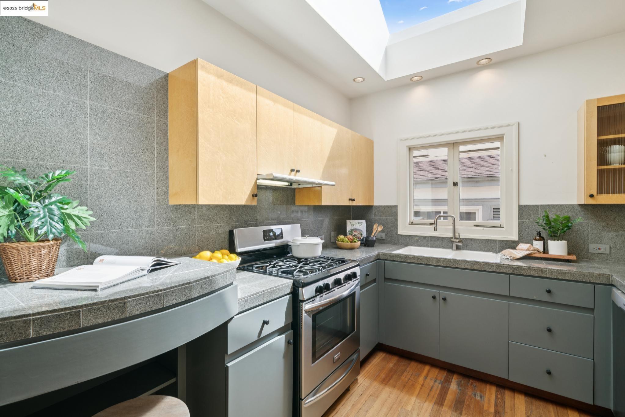 408 Euclid Ave, Oakland