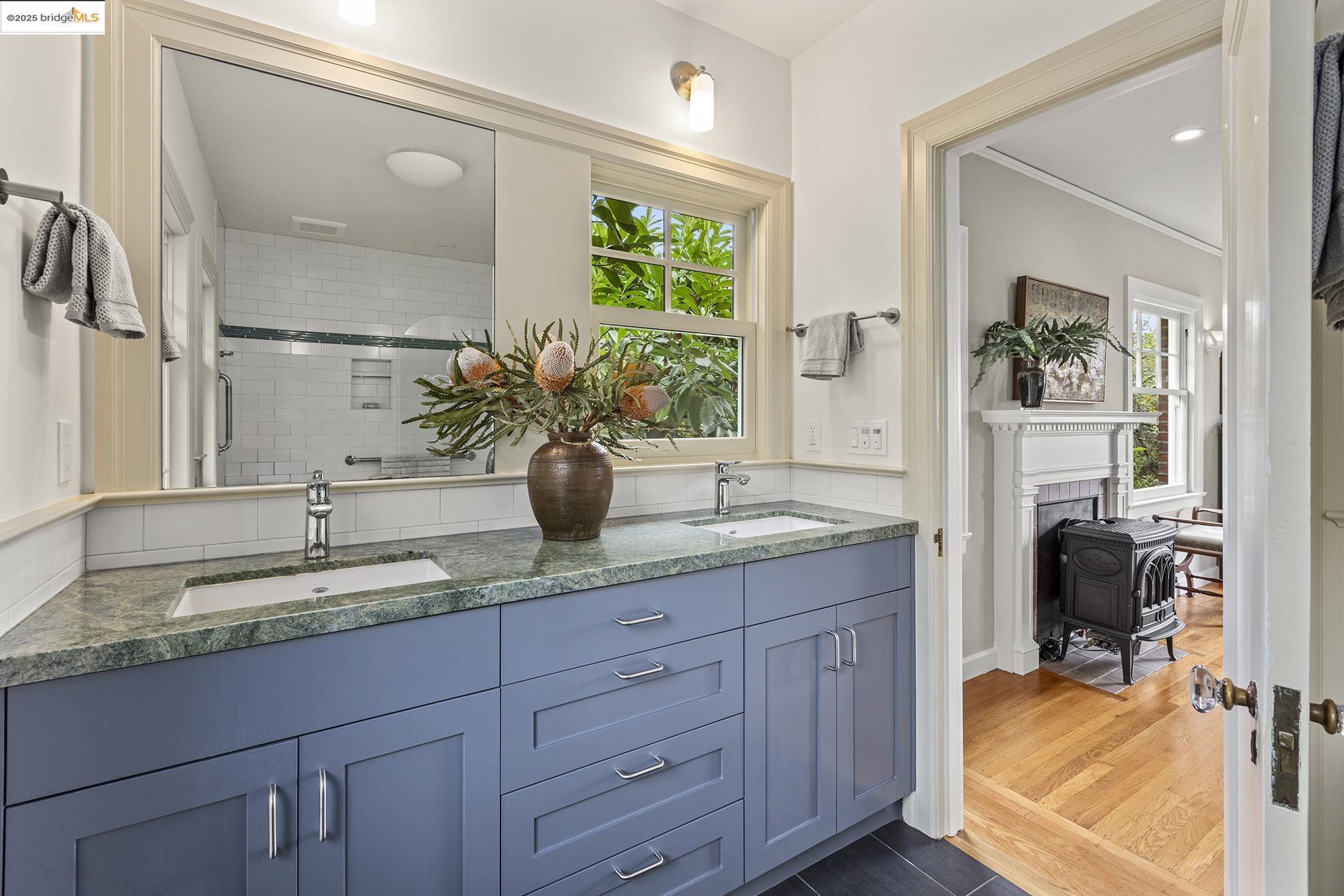 1923 Thousand Oaks Blvd