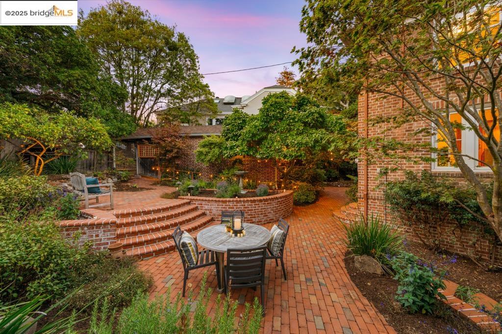 1923 Thousand Oaks Blvd