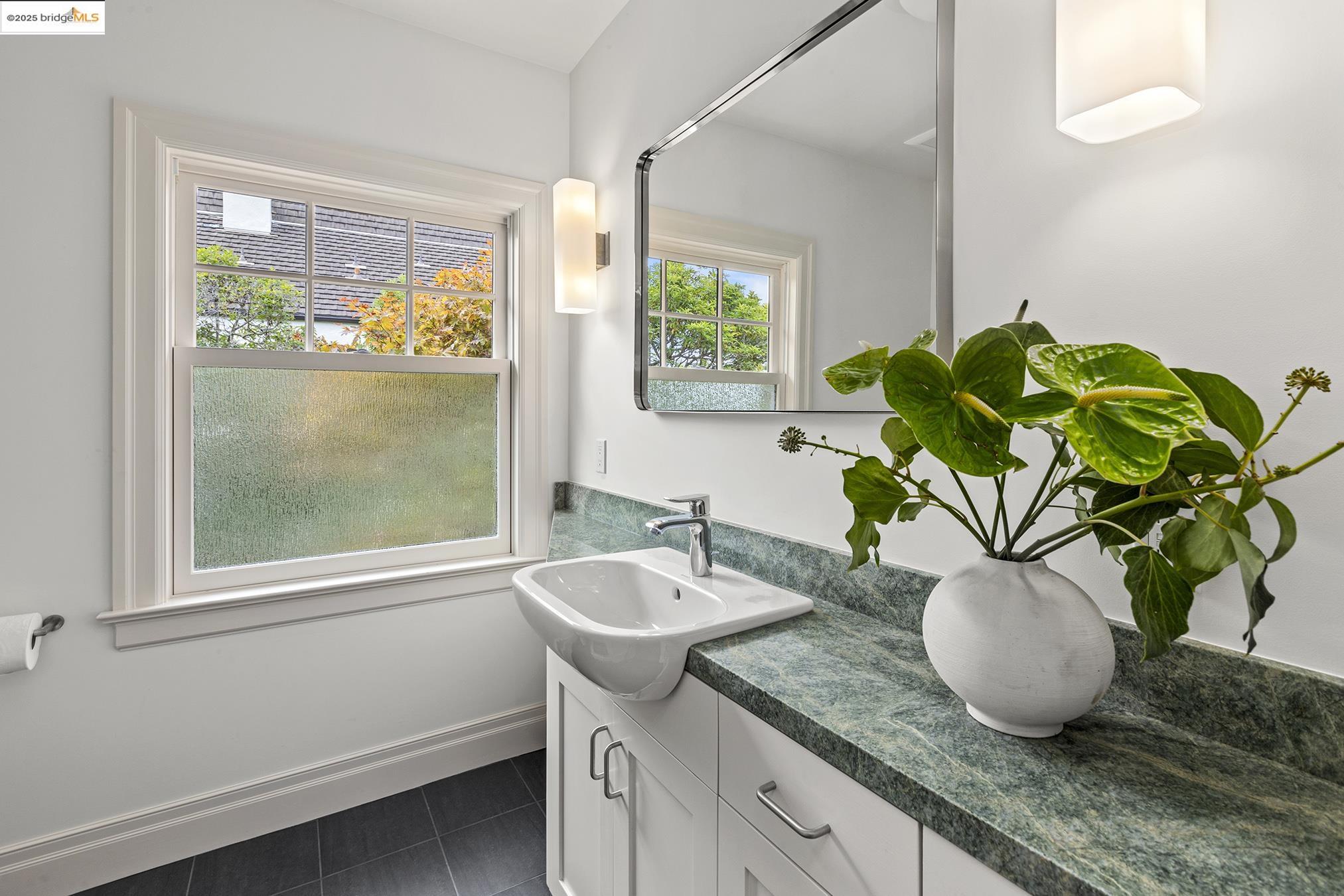 1923 Thousand Oaks Blvd