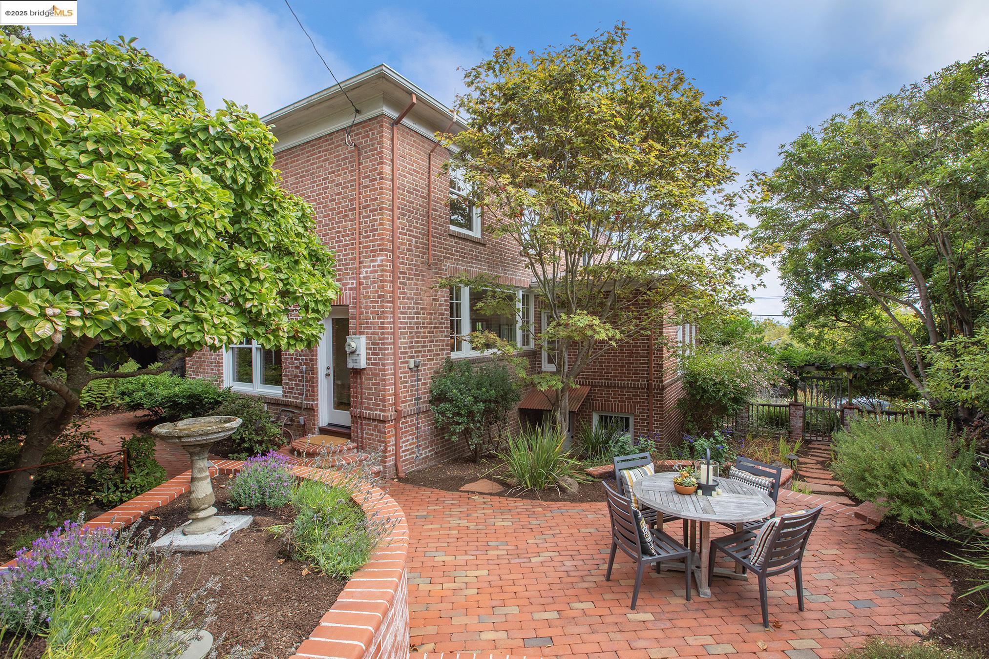 1923 Thousand Oaks Blvd