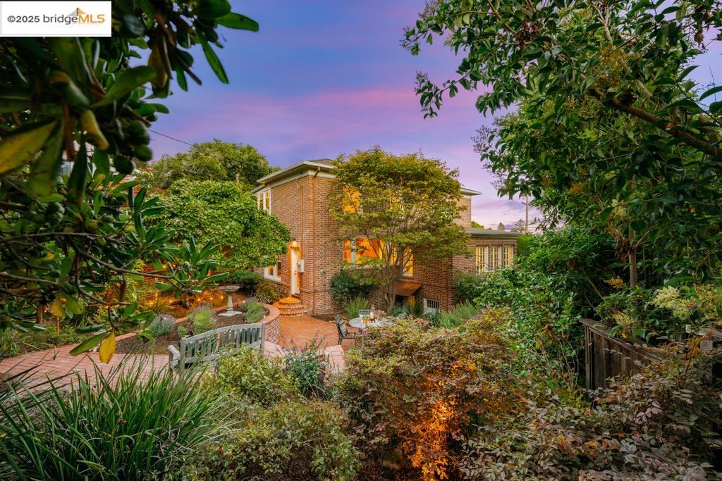 1923 Thousand Oaks Blvd