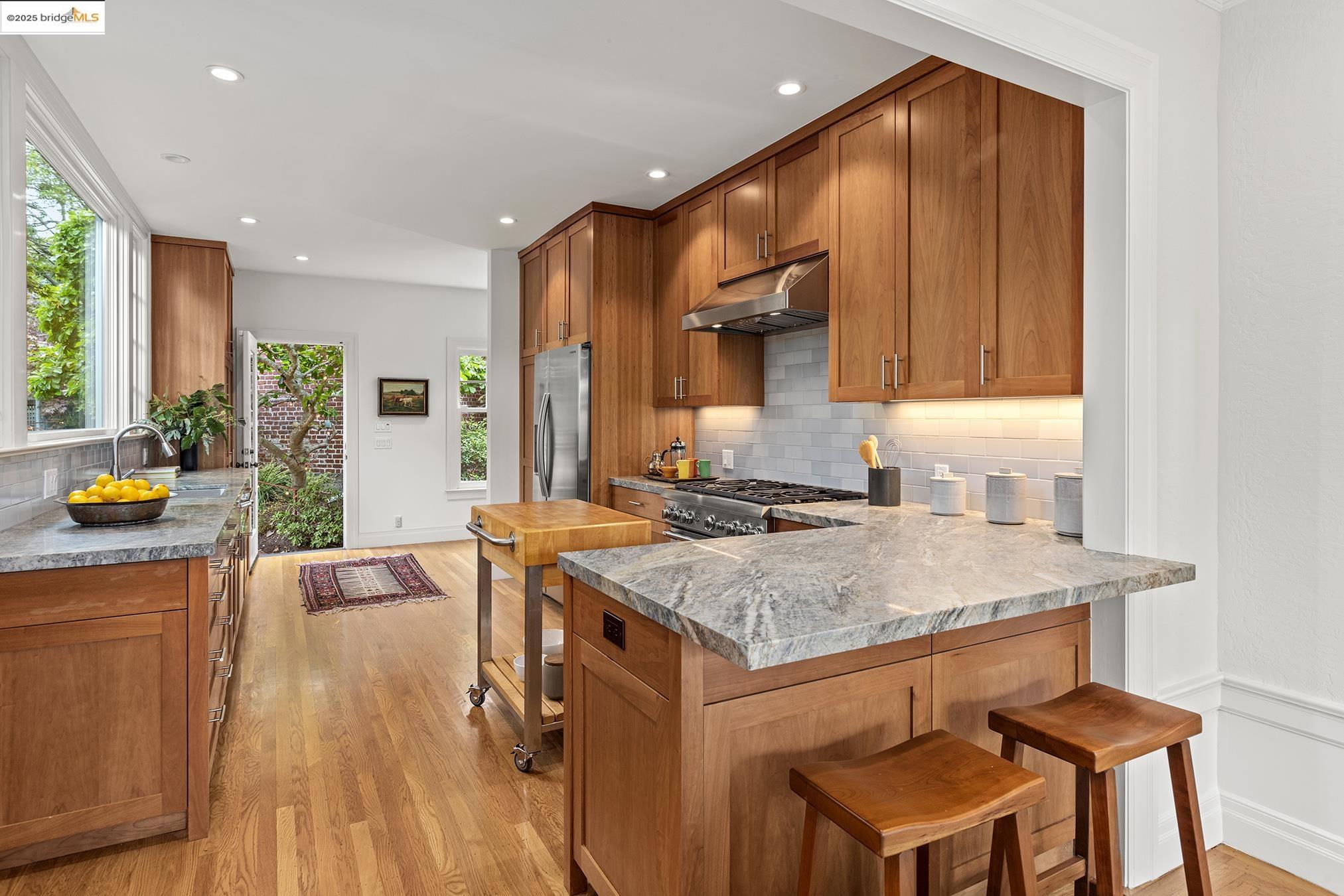 1923 Thousand Oaks Blvd