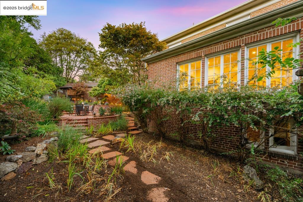 1923 Thousand Oaks Blvd