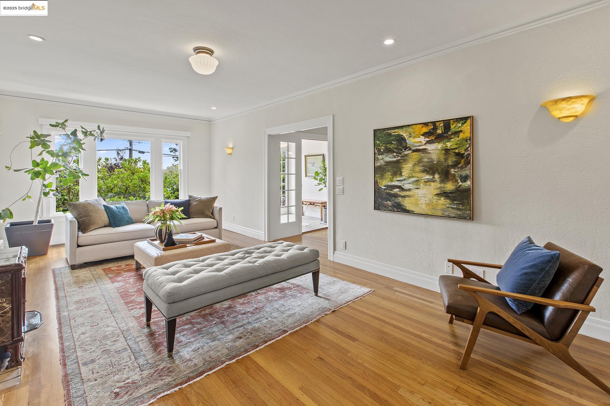 1923 Thousand Oaks Blvd