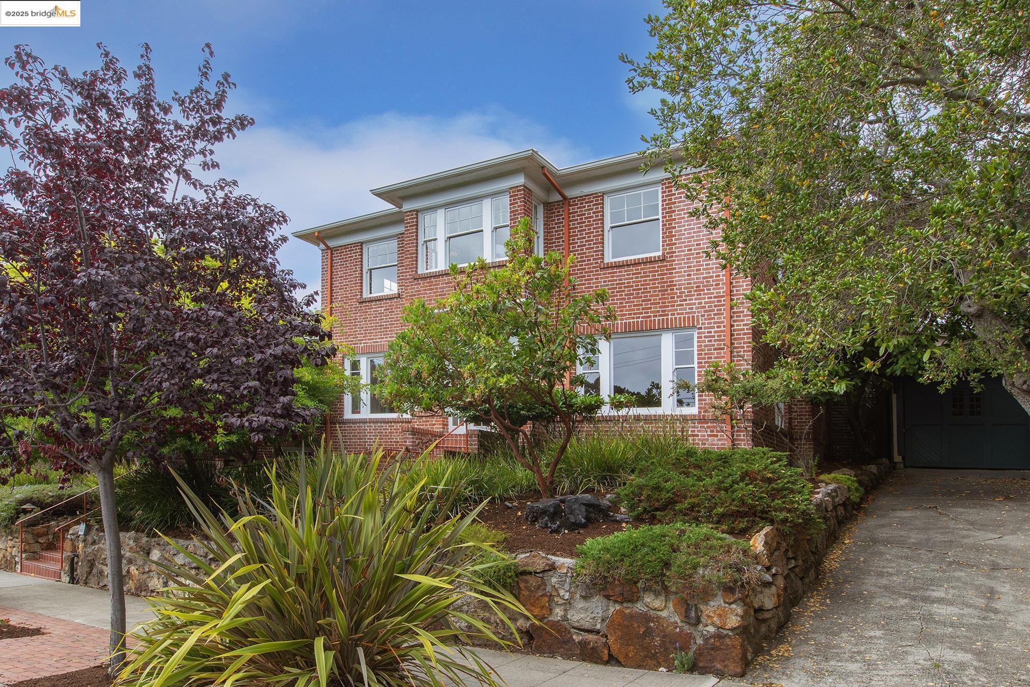 1923 Thousand Oaks Blvd