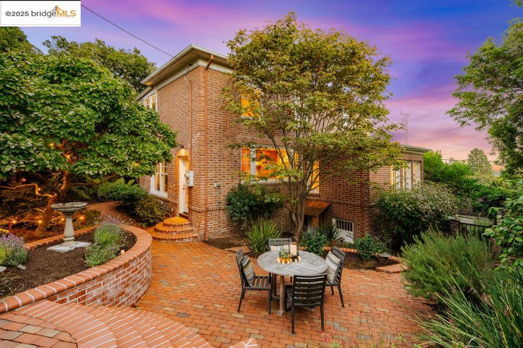 1923 Thousand Oaks Blvd