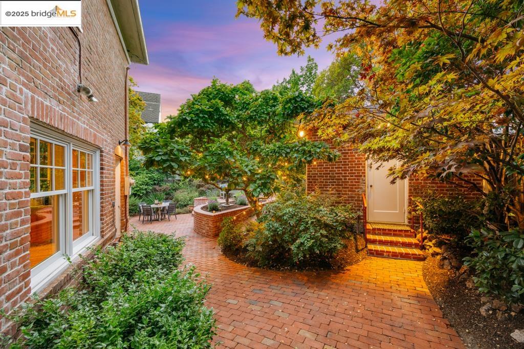 1923 Thousand Oaks Blvd