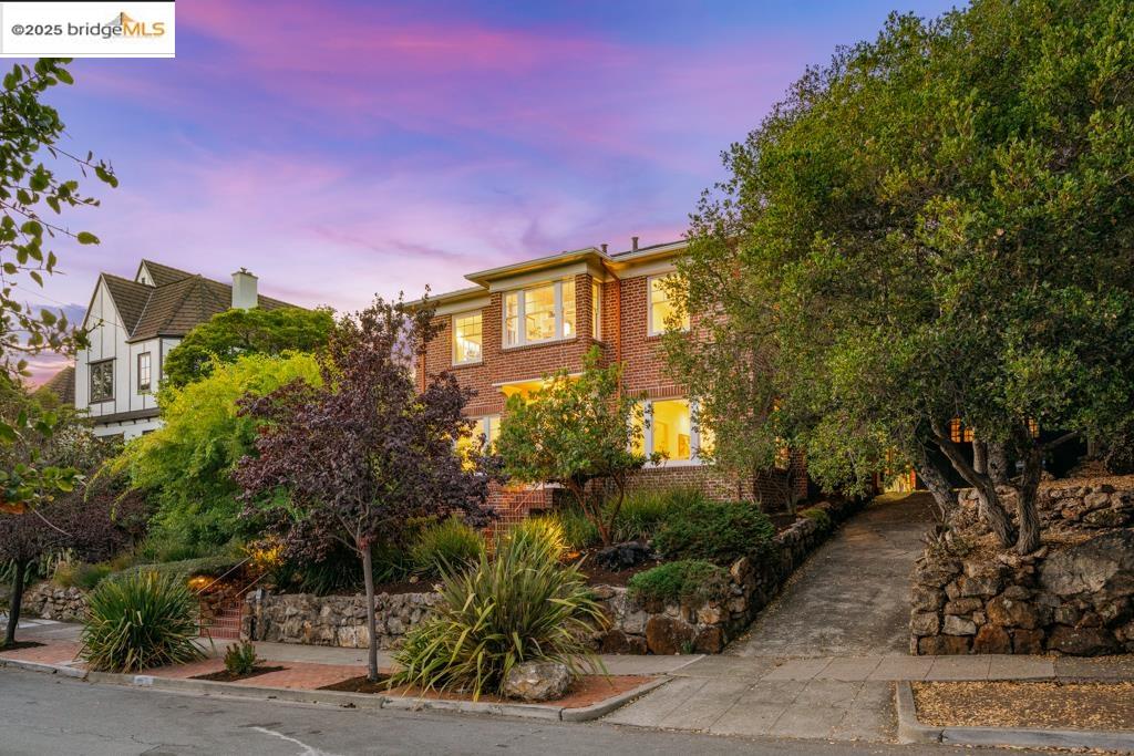 1923 Thousand Oaks Blvd