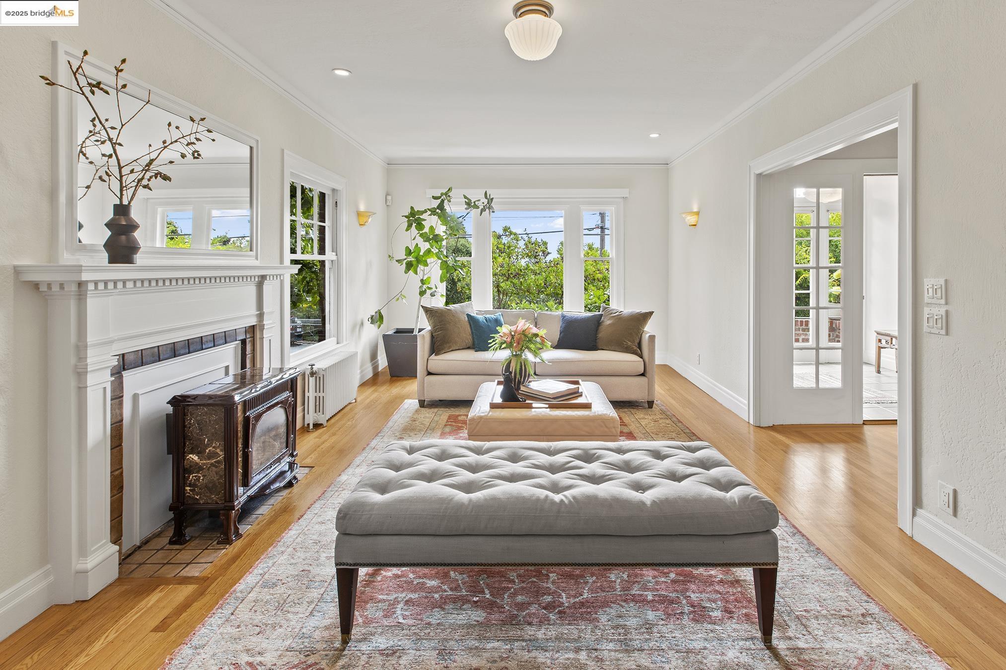 1923 Thousand Oaks Blvd