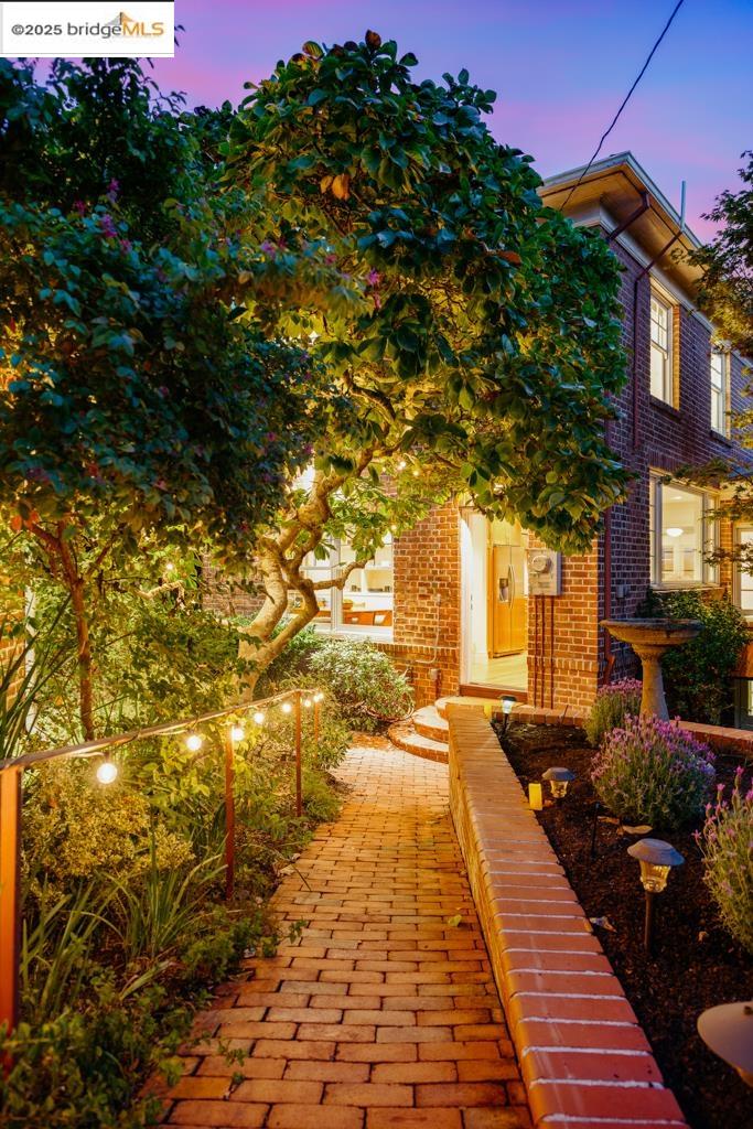 1923 Thousand Oaks Blvd