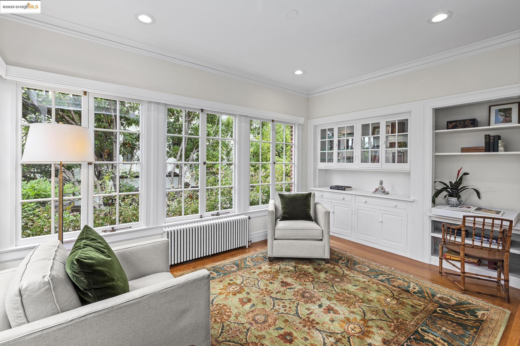 1923 Thousand Oaks Blvd