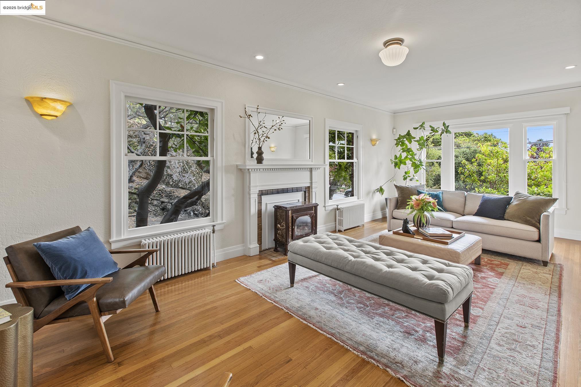 1923 Thousand Oaks Blvd