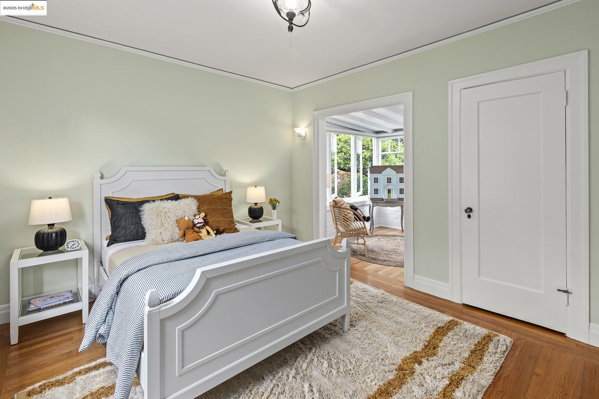 1923 Thousand Oaks Blvd