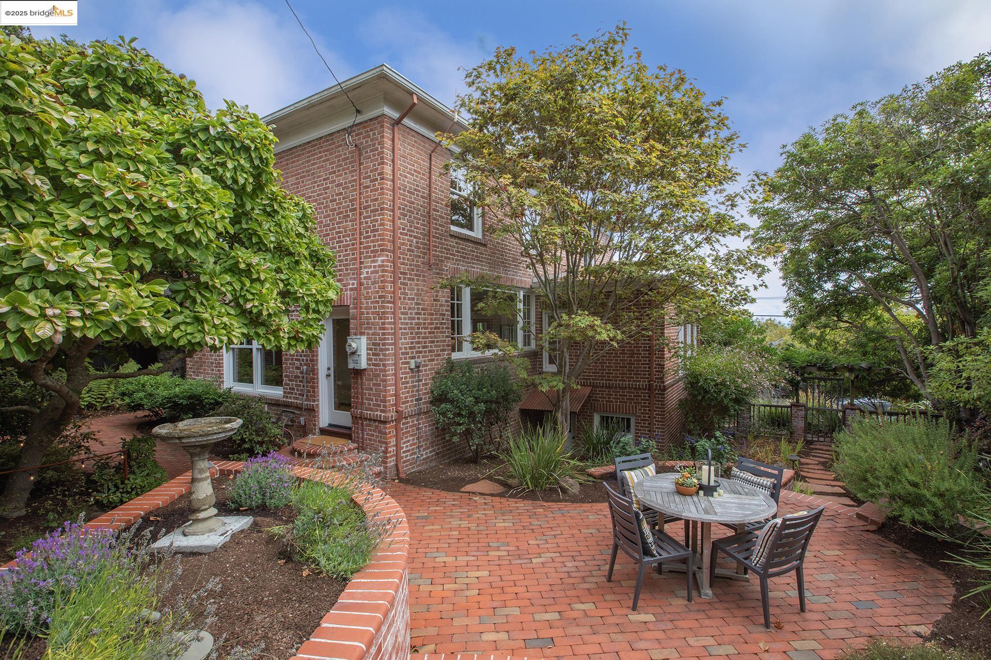 1923 Thousand Oaks Blvd