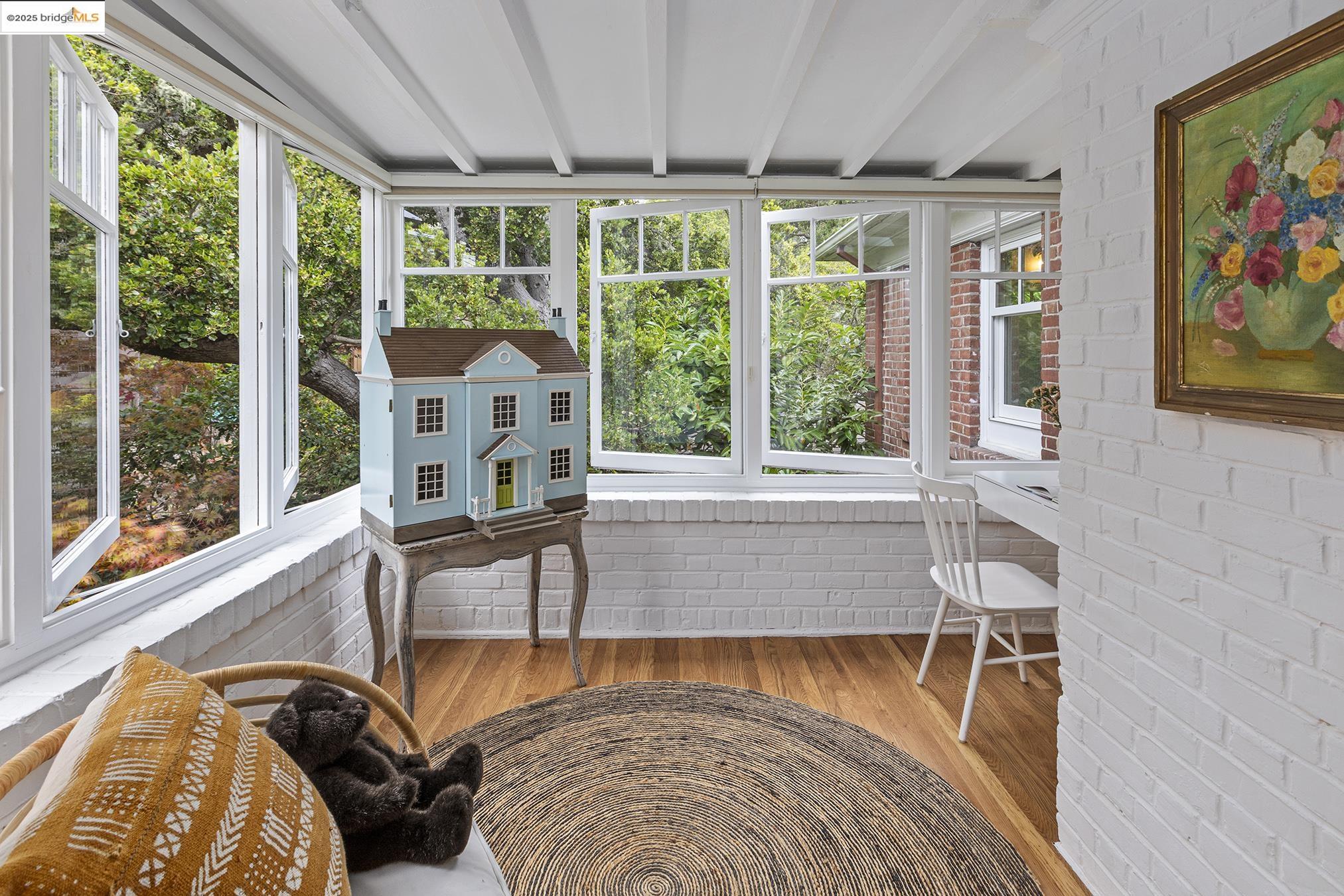 1923 Thousand Oaks Blvd