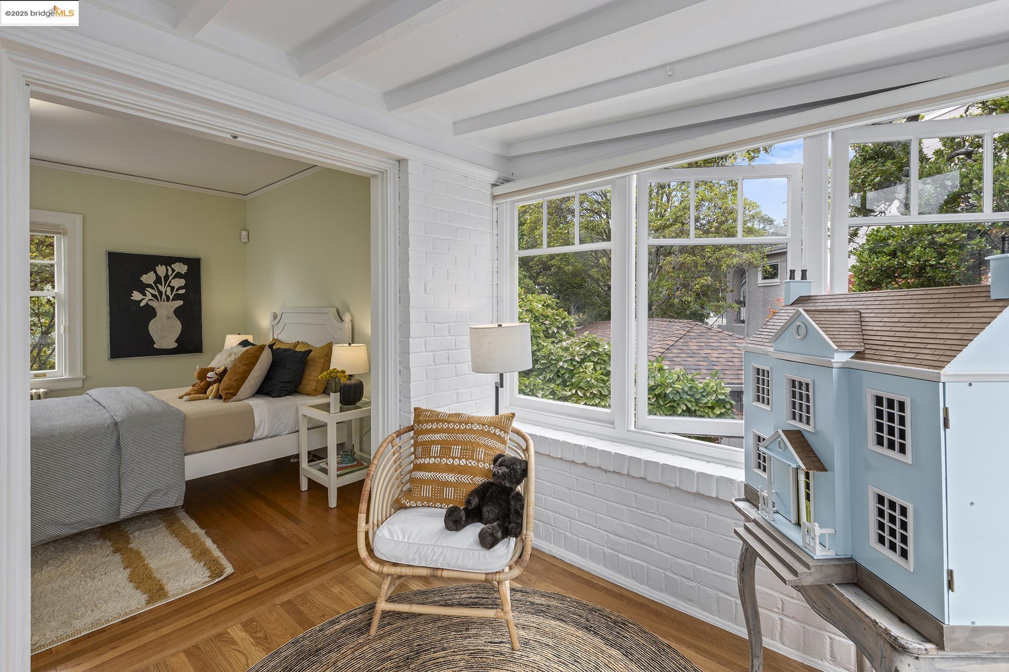 1923 Thousand Oaks Blvd