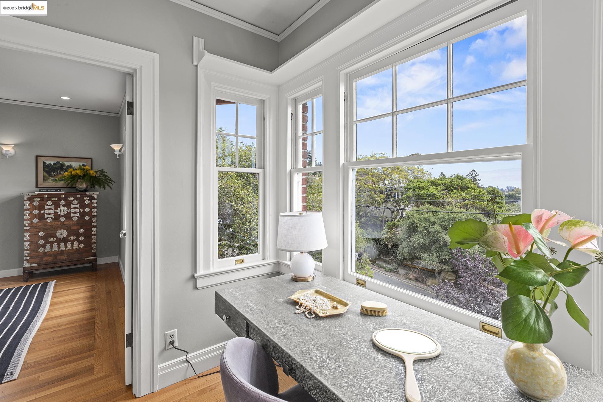 1923 Thousand Oaks Blvd