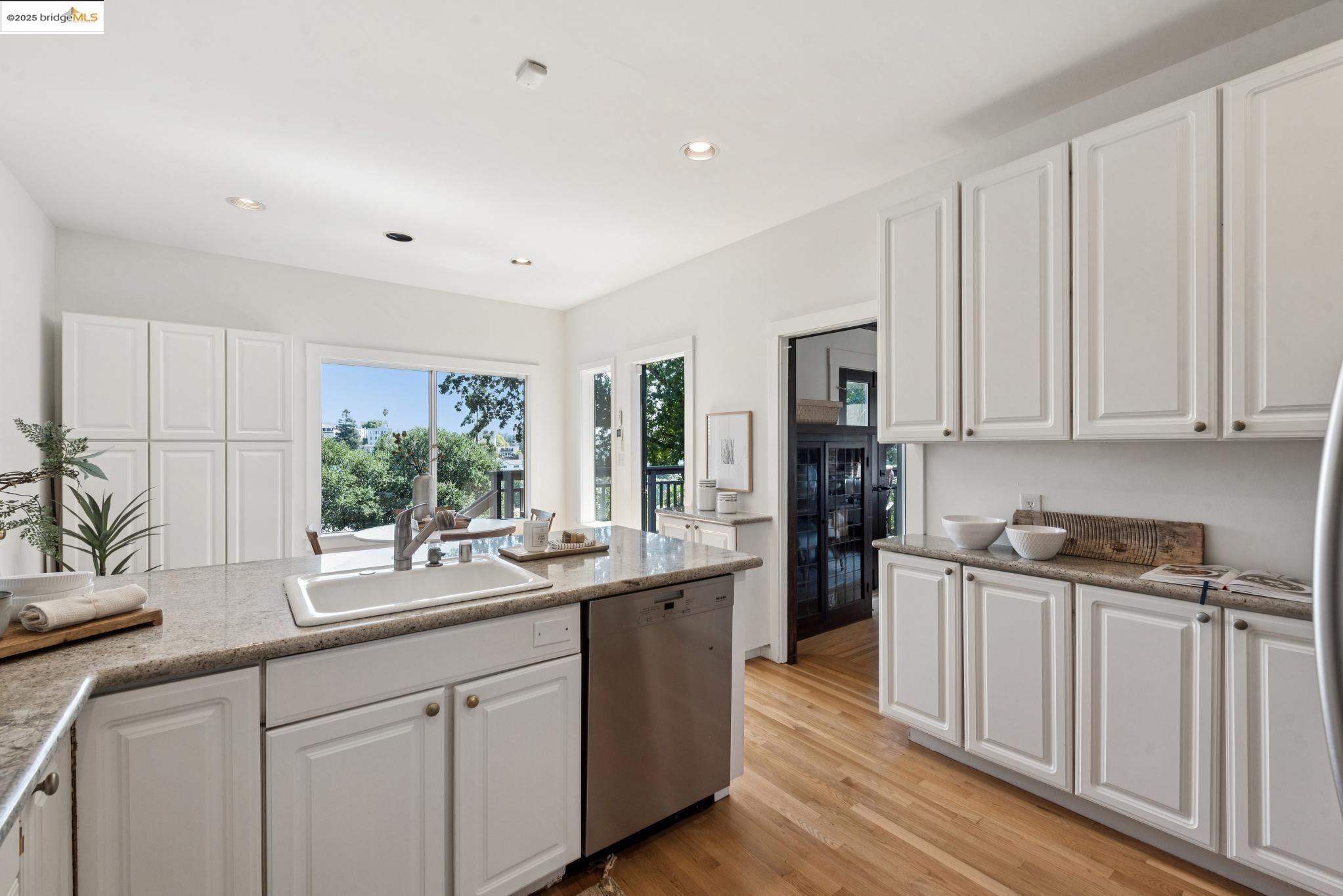 526 Mira Vista Ave