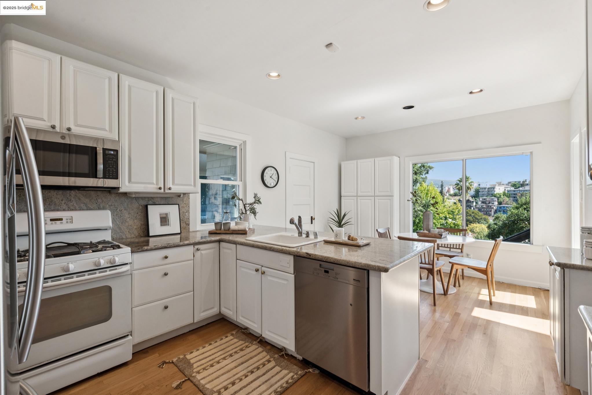 526 Mira Vista Ave
