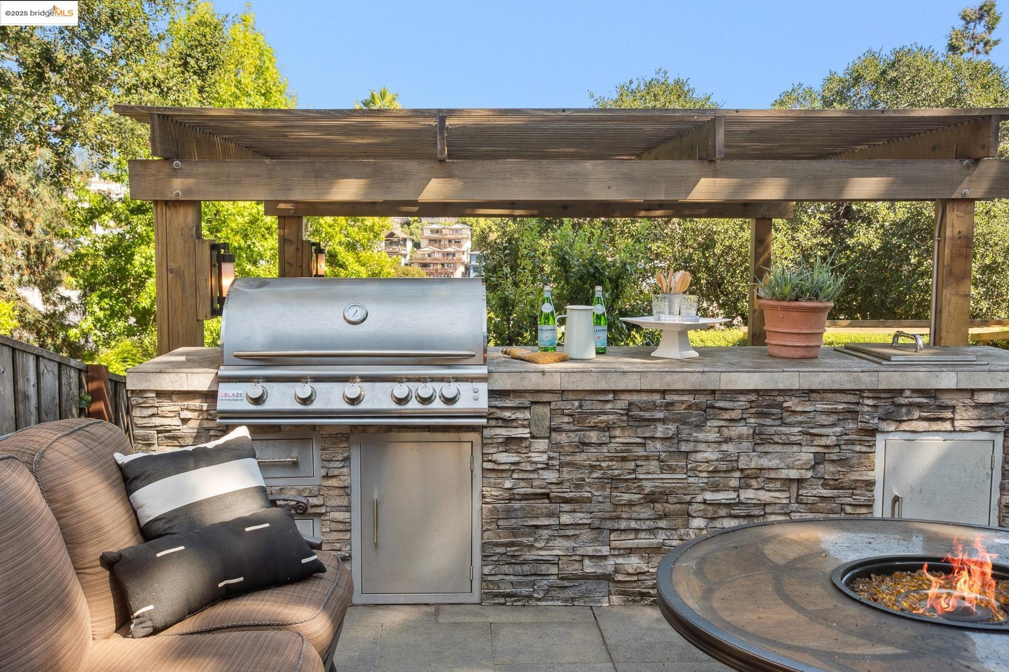 526 Mira Vista Ave