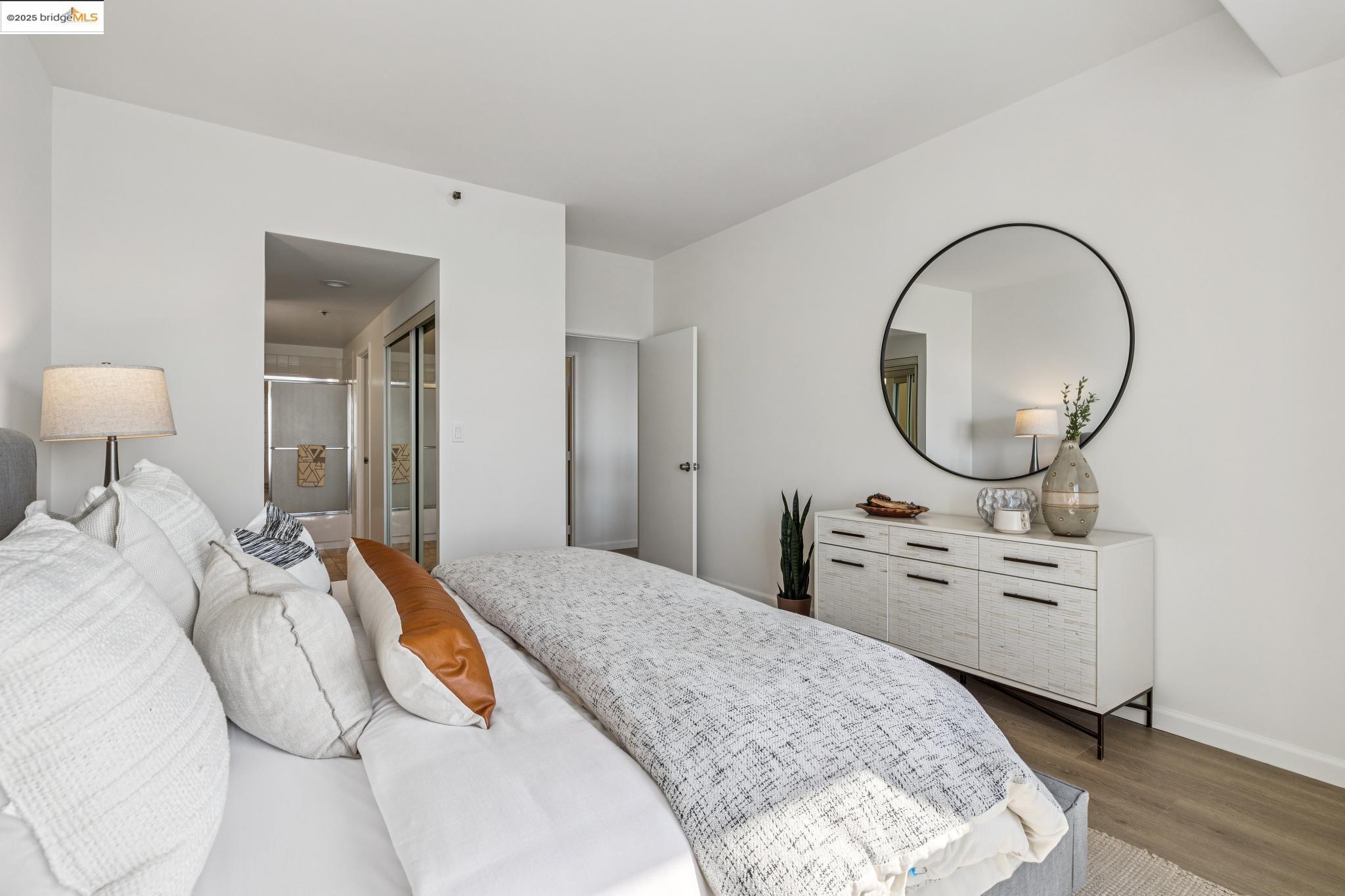 6363 Christie Avenue # 2015