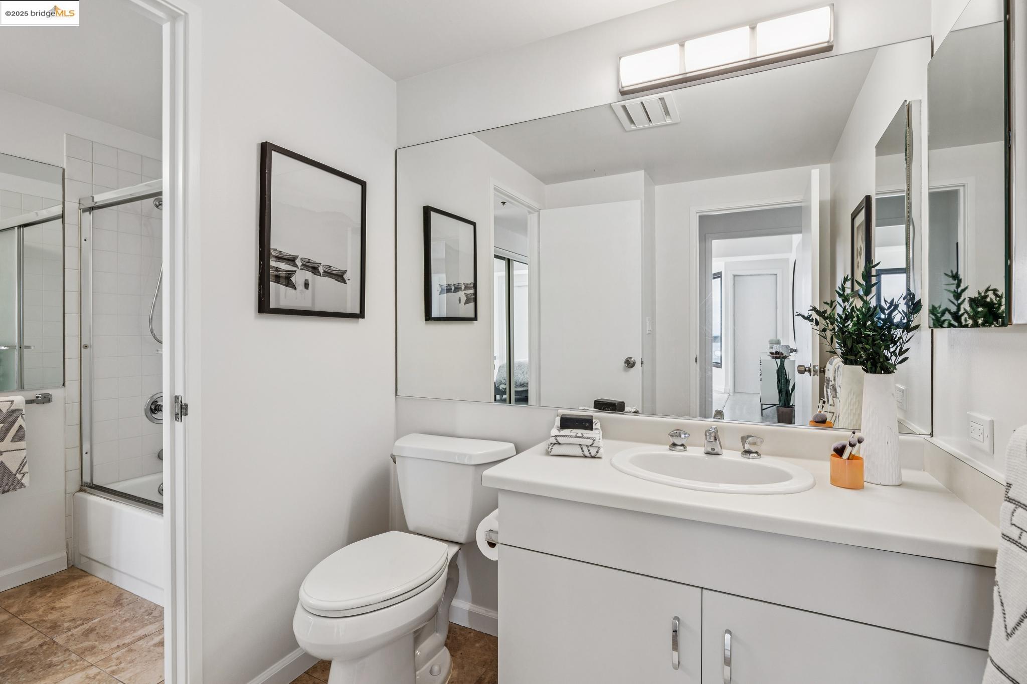 6363 Christie Avenue # 2015