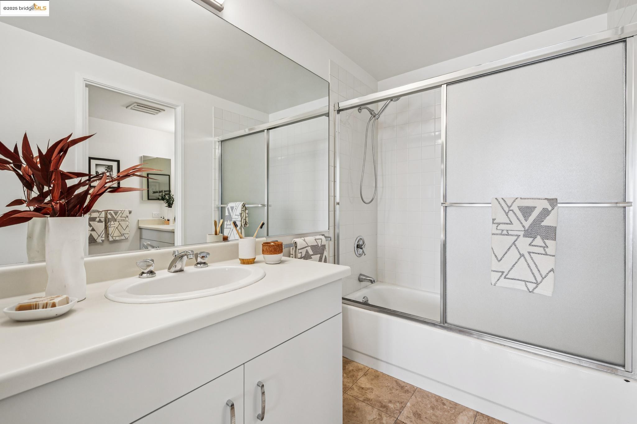 6363 Christie Avenue # 2015