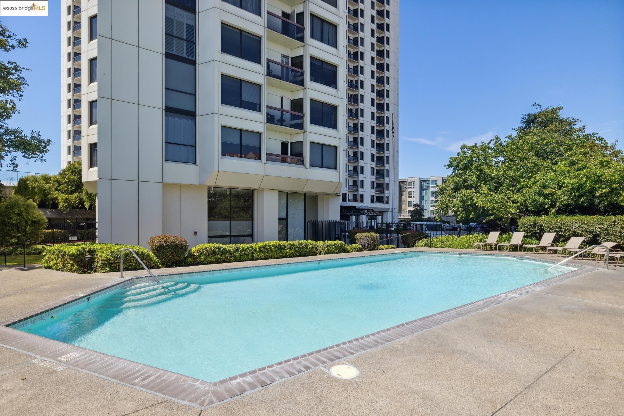 6363 Christie Avenue # 2015