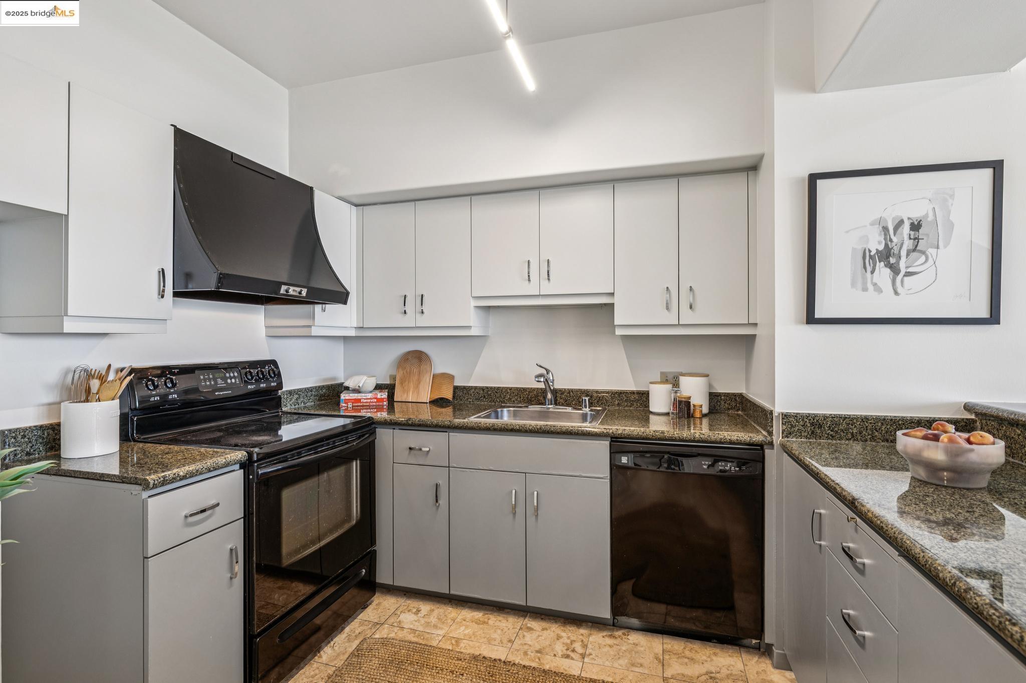 6363 Christie Avenue # 2015