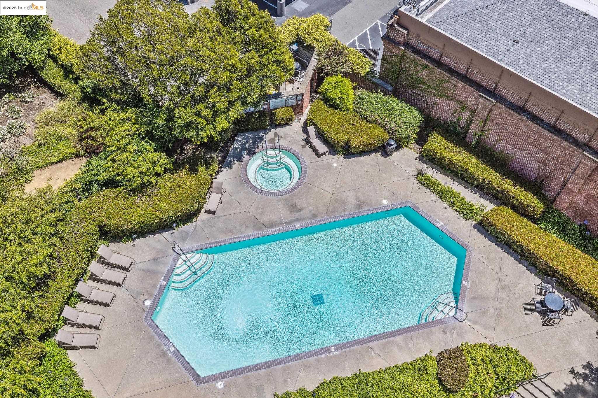 6363 Christie Avenue # 2015