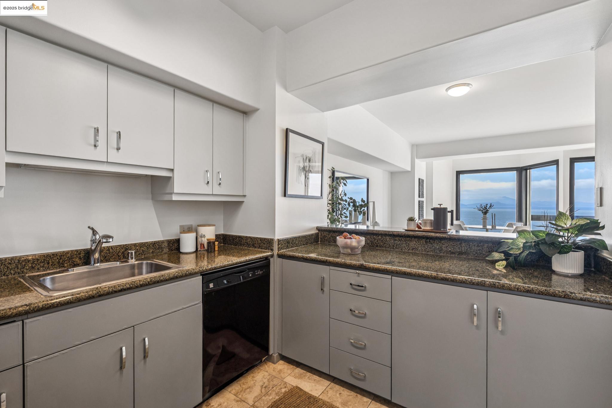 6363 Christie Avenue # 2015